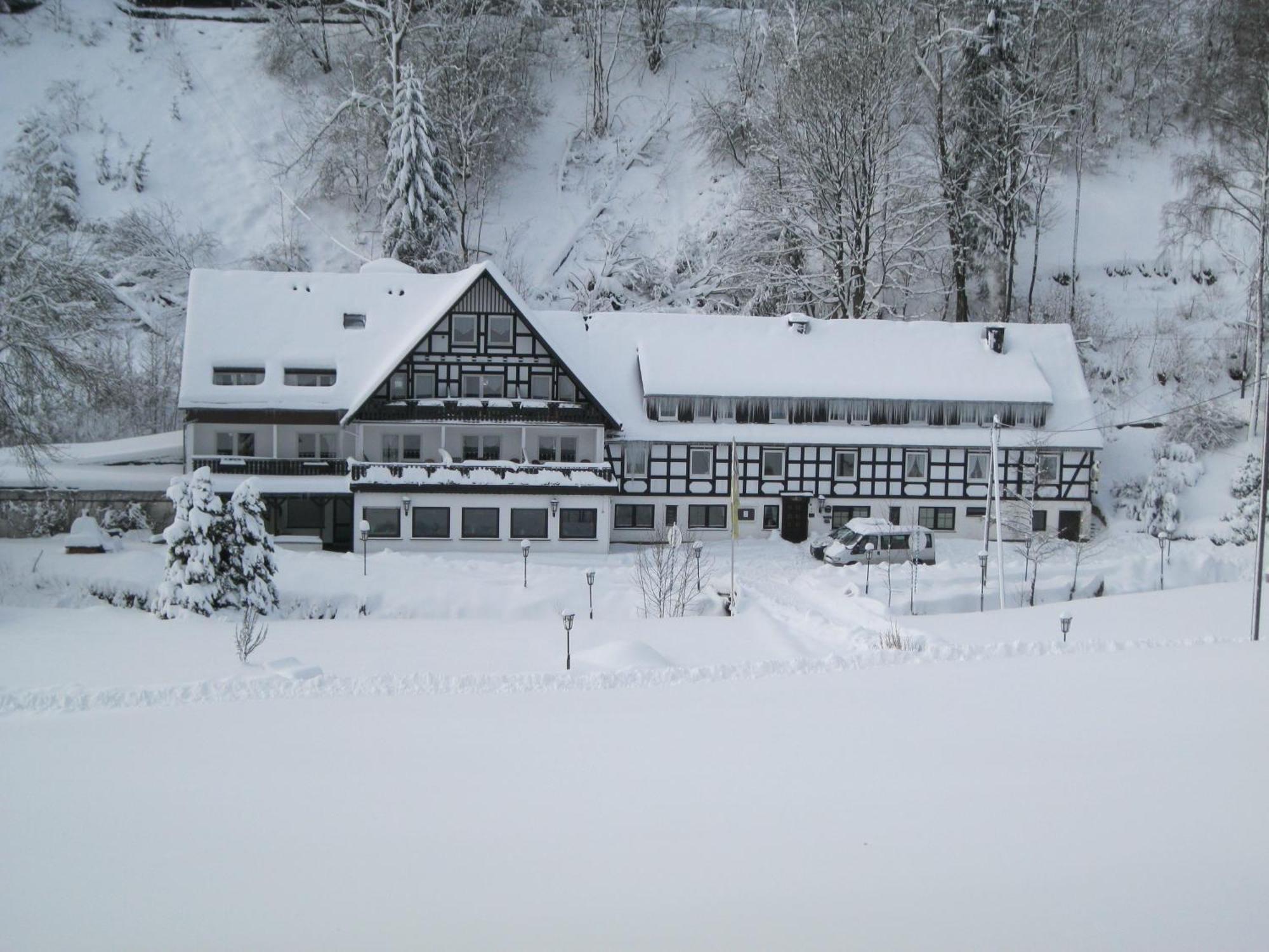 Tommes Gaestehaus Zur Muehle Schmallenberg Esterno foto
